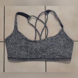 Lululemon Black & White Abstract Print Sports Bra – Size 6